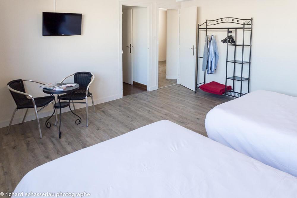 Hotel De La Vendee ラ・ロッシュ＝シュル＝ヨン エクステリア 写真